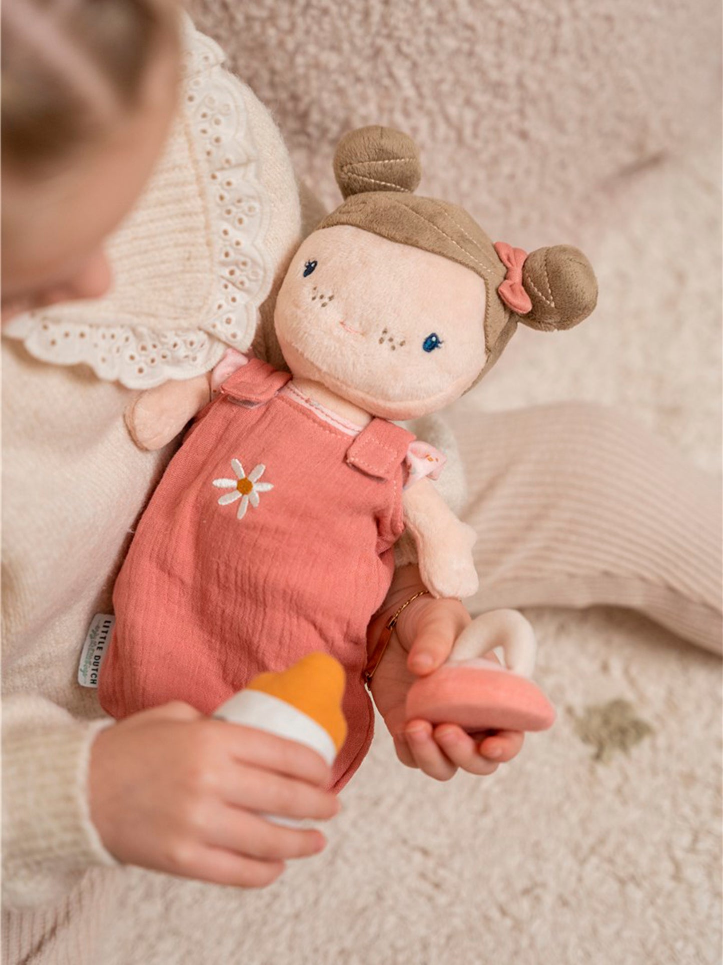 MUÑECA ROSA CON COMPLEMENTOS