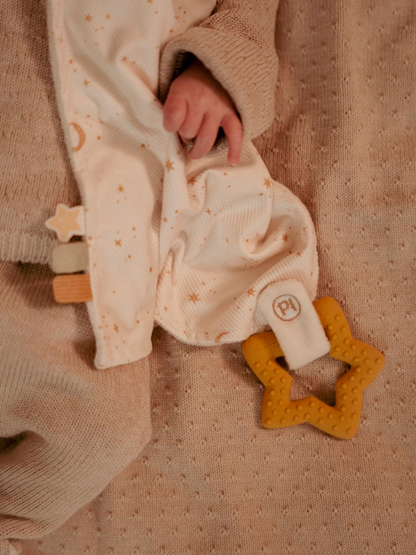 DOUDOU CON MORDEDOR NEWBORN NATURAL