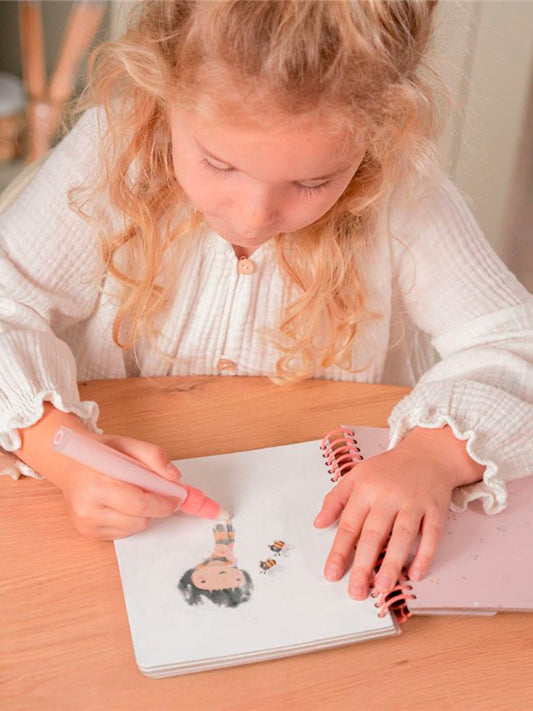 LIBRO MÁGICO PINTAR CON AGUA ROSA & FRIENDS Little dutch KIDSME
