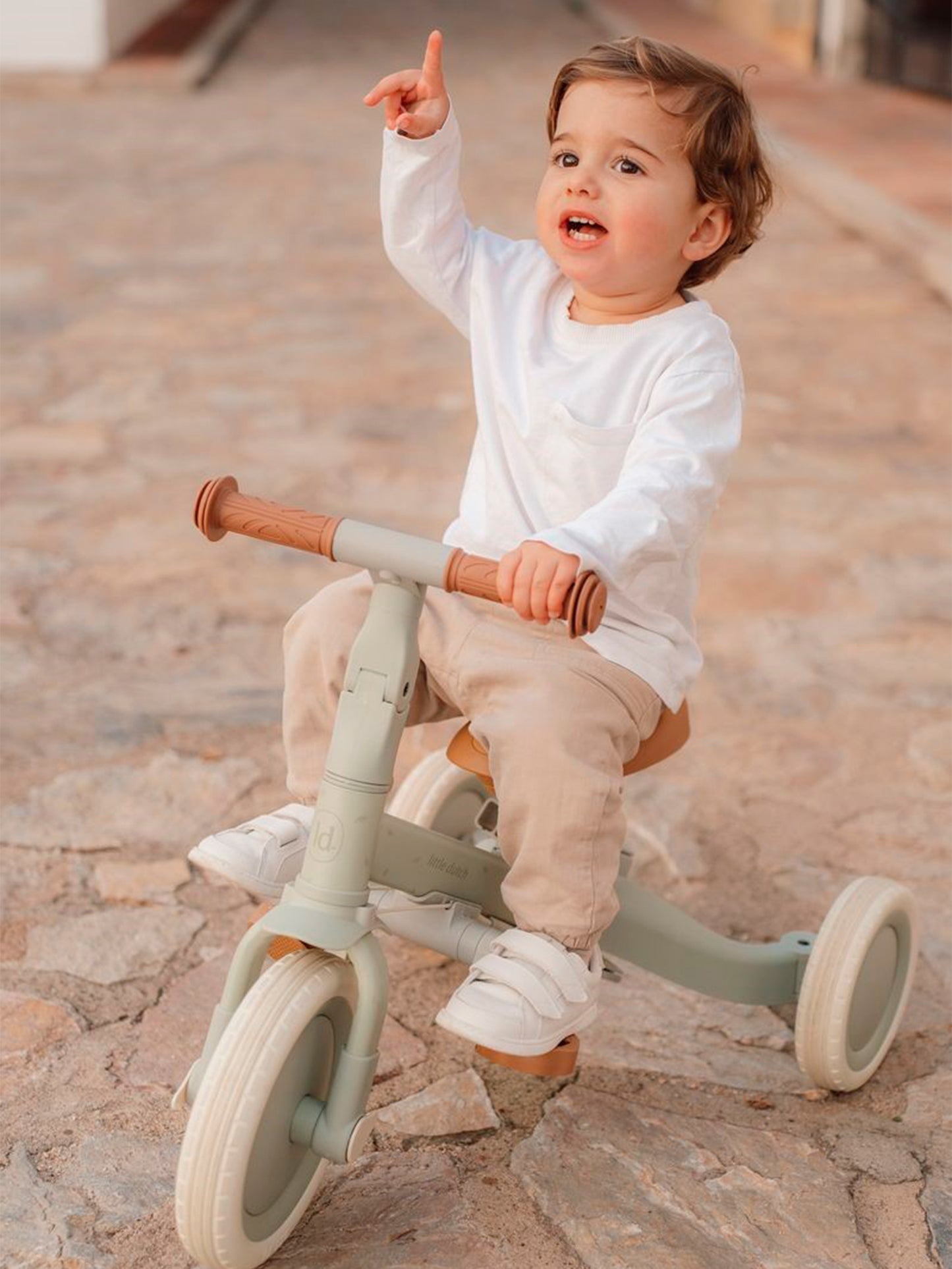 FSC WOODEN DOLLHOUSE