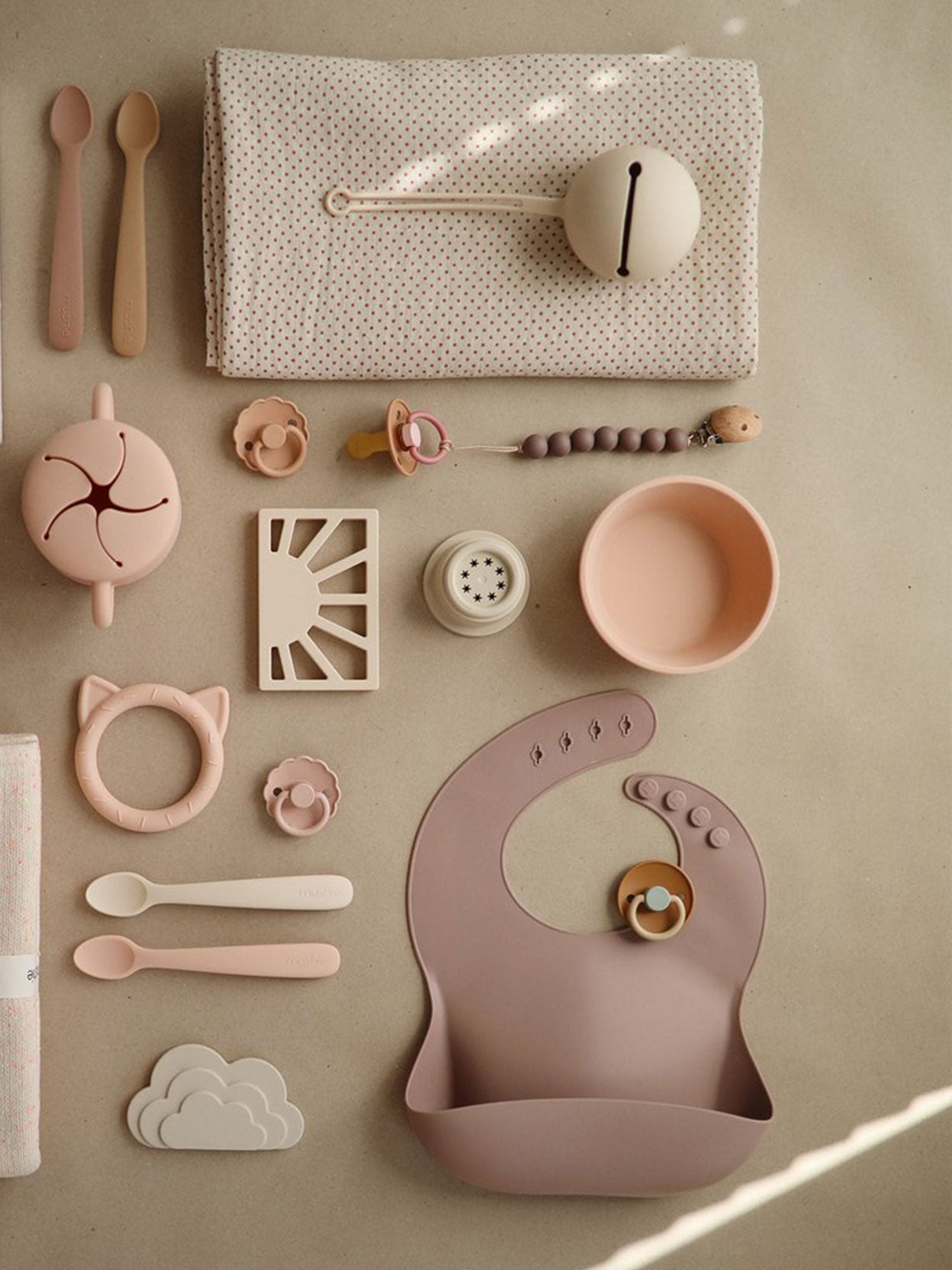 BOL SILICONA CON VENTOSA SILICONA BLUSH Mushie KIDSME