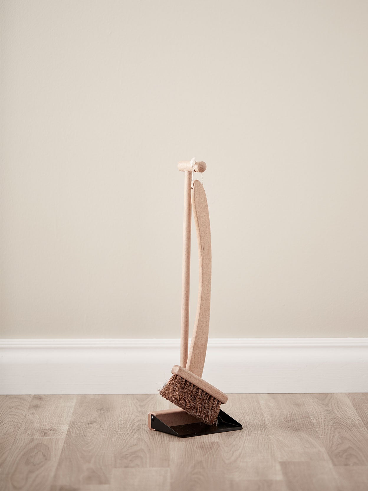 CONJUNTO DE ESCOBA Y RECOGEDOR Kids Concept KIDSME