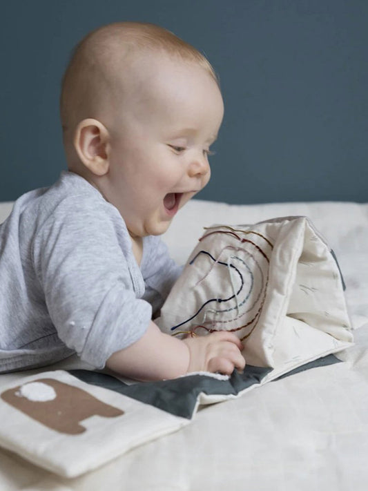 LIBRO DE TELA SENSORIAL SMALL ADVENTURE Fabelab KIDSME