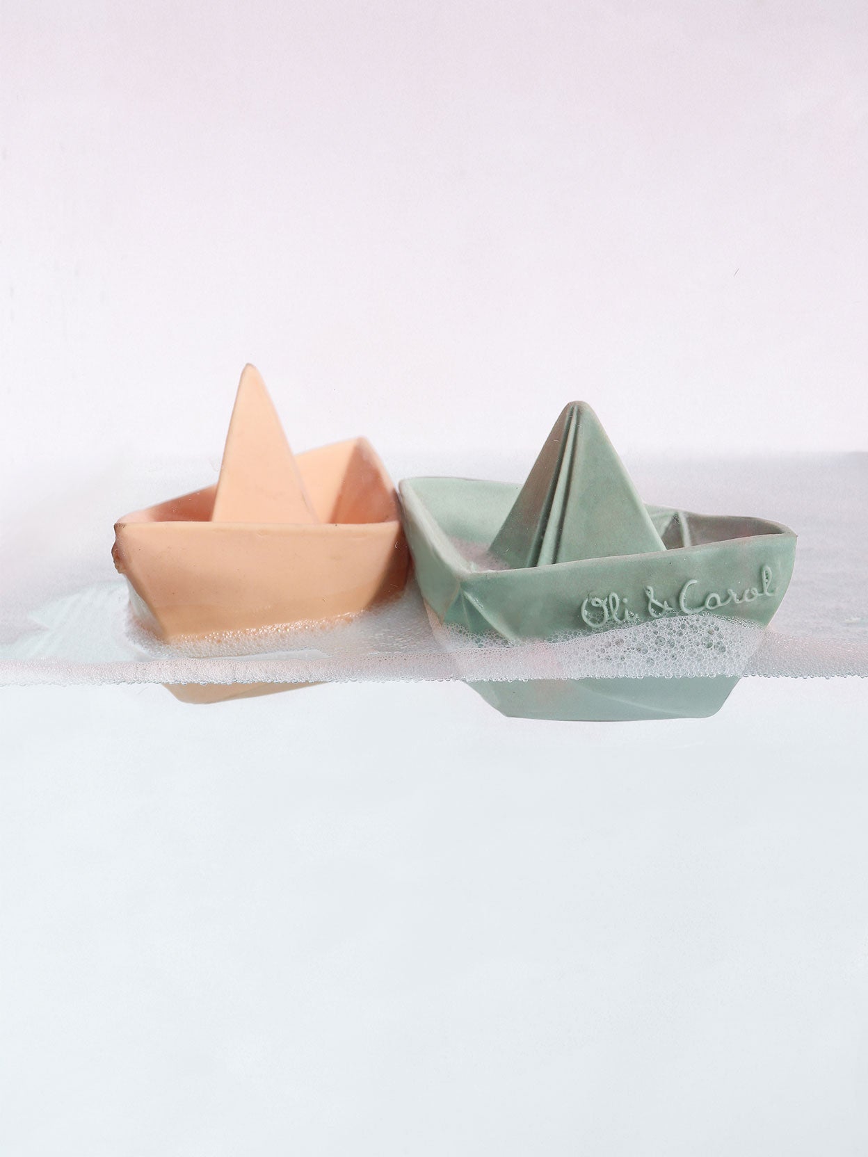 MORDEDOR JUGUETE BAÑO BARCO ORIGAMI NUDE Oli & Carol KIDSME