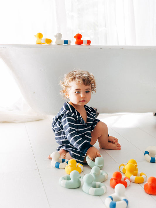 MORDEDOR JUGUETE BAÑO FLO THE FLOATIE MINT Oli & Carol KIDSME