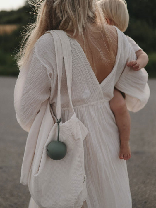 PORTACHUPETES SILICONA DRIED THYME Mushie KIDSME