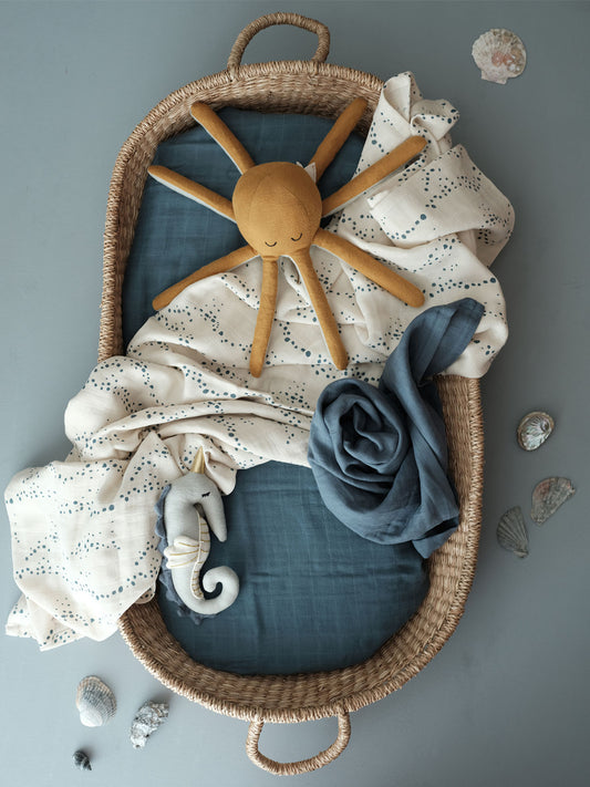 SONAJERO PELUCHE PULPO OCRE ALGODÓN ORGÁNICO Fabelab KIDSME