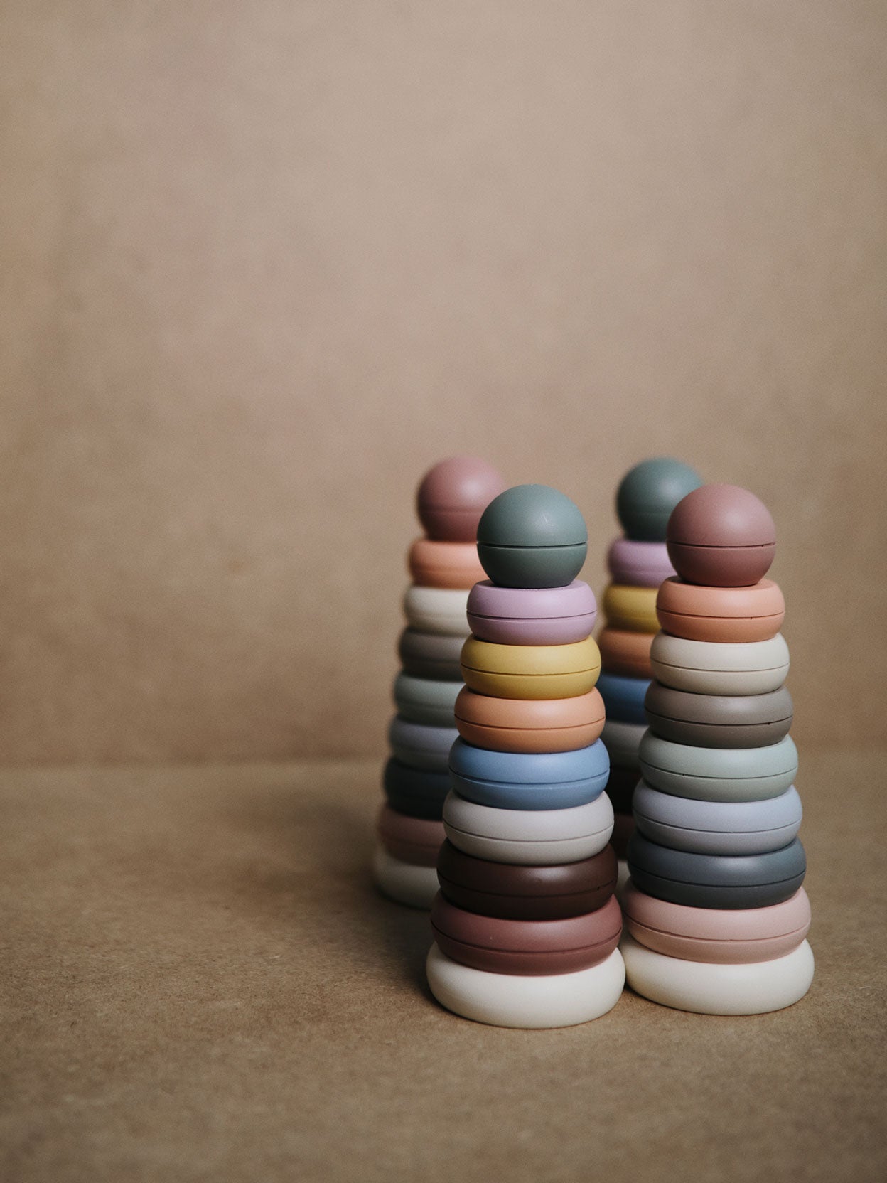 PIRÁMIDE APILABLE RUSTIC Mushie KIDSME