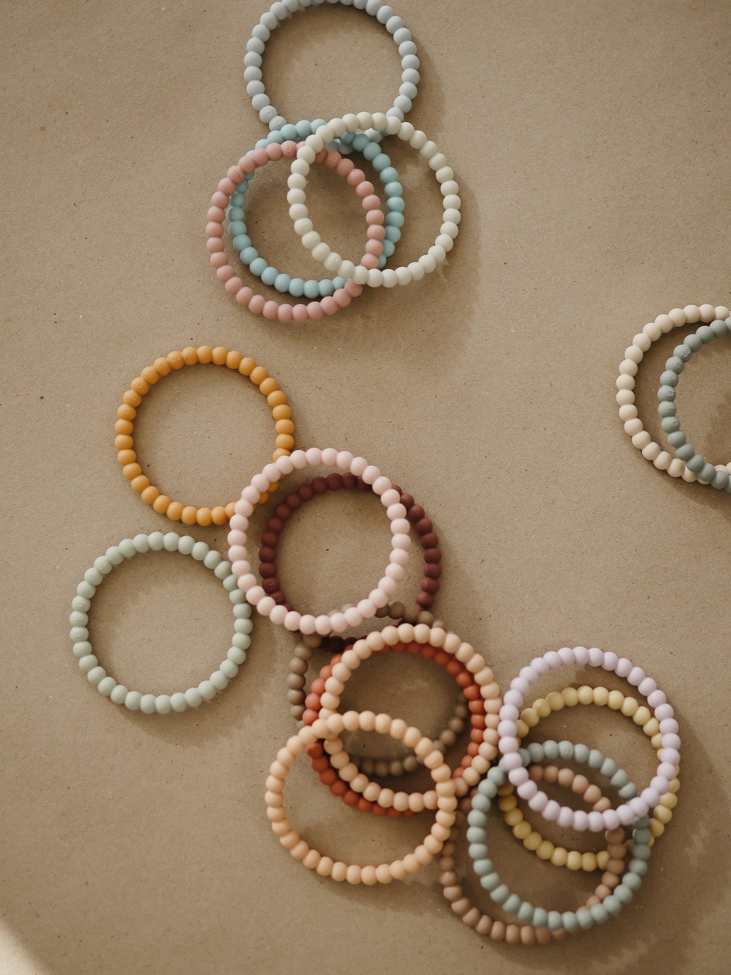 3 PULSERAS MORDEDOR PEARL LINE/PEONY/PALE PINK Mushie KIDSME