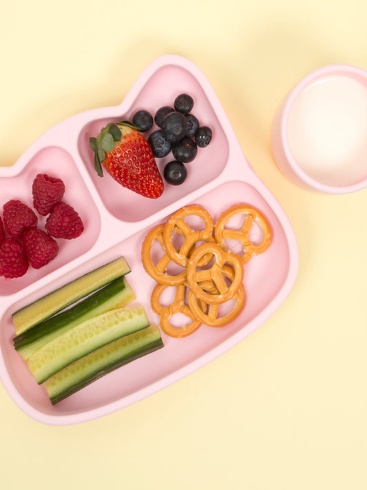 PLATO CON VENTOSA GATO ROSA we might be tiny KIDSME