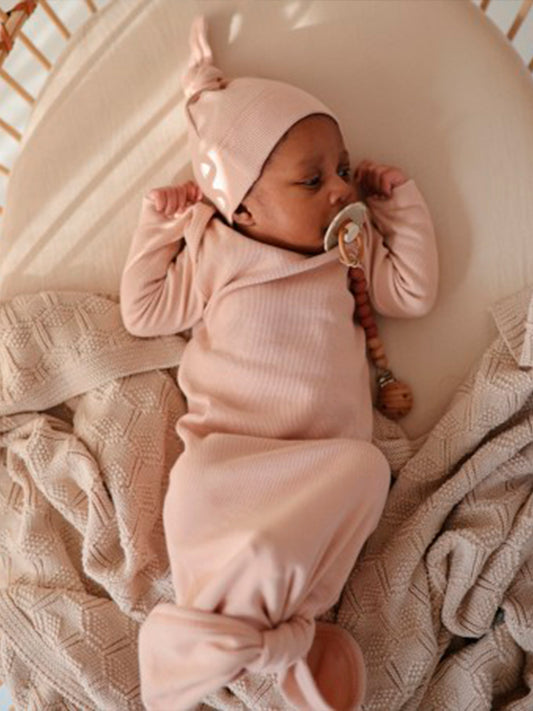 GORRO CON NUDO ALGODÓN ORGÁNICO BLUSH Mushie KIDSME