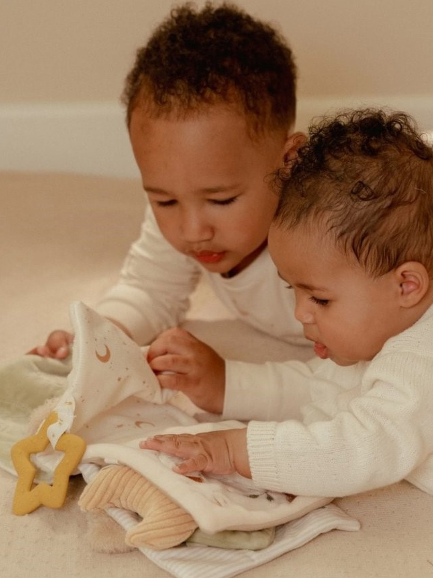 LITTLE SOFT ACTIVITIES BOOK WITH BOAT RING