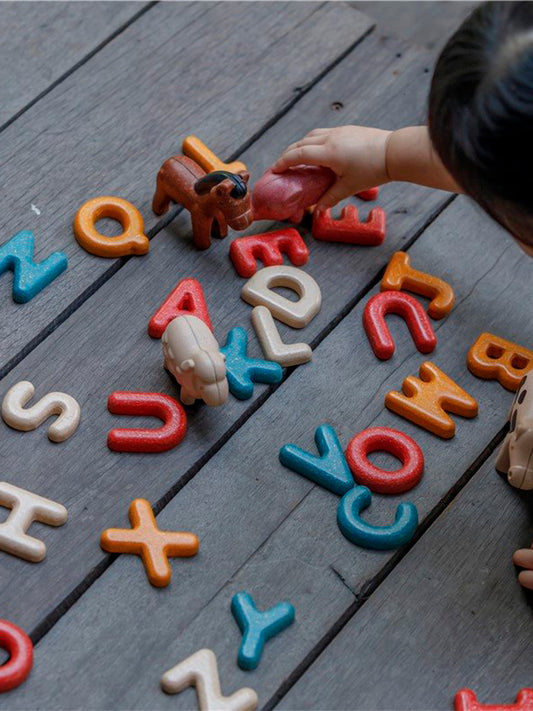 ALFABETO MAYÚSCULAS Plan Toys KIDSME