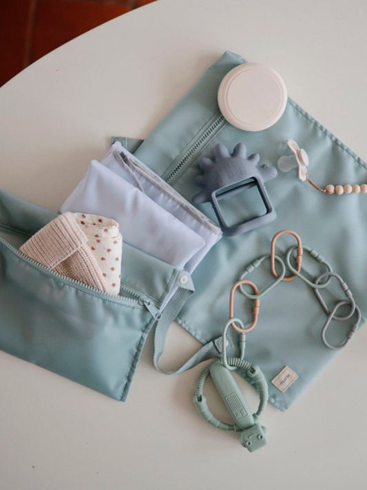 2 BOLSAS IMPERMEABLE SOLID ROMAN GREEN Mushie KIDSME