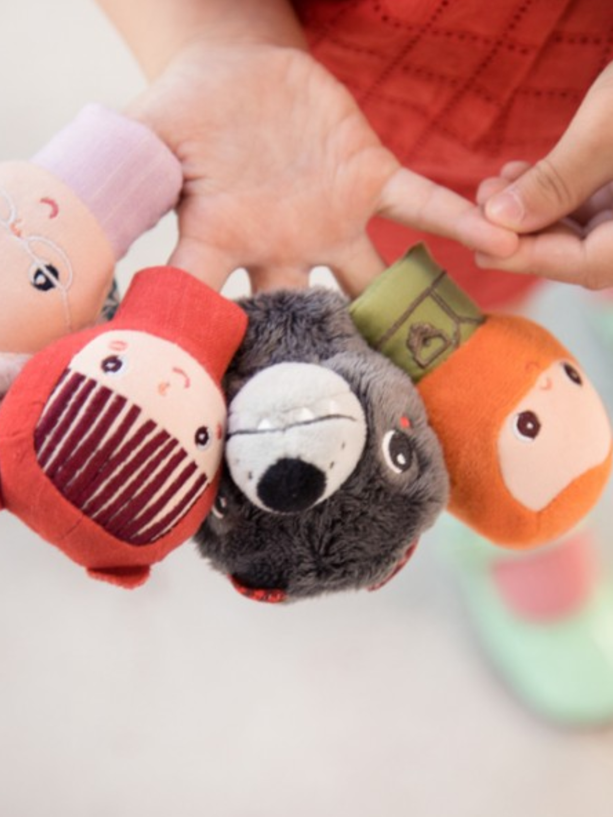 MARIONETAS DE DEDOS CAPERUCITA ROJA Lilliputiens KIDSME