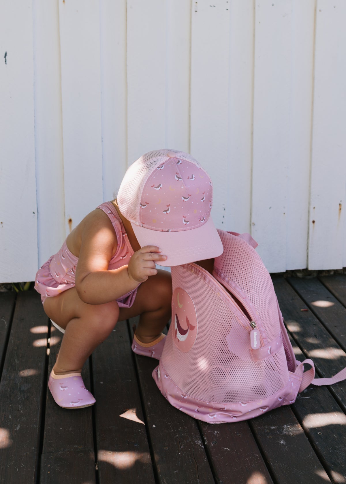 MOCHILA PLAYA ANTIARENA WHALE PINK Monneka KIDSME