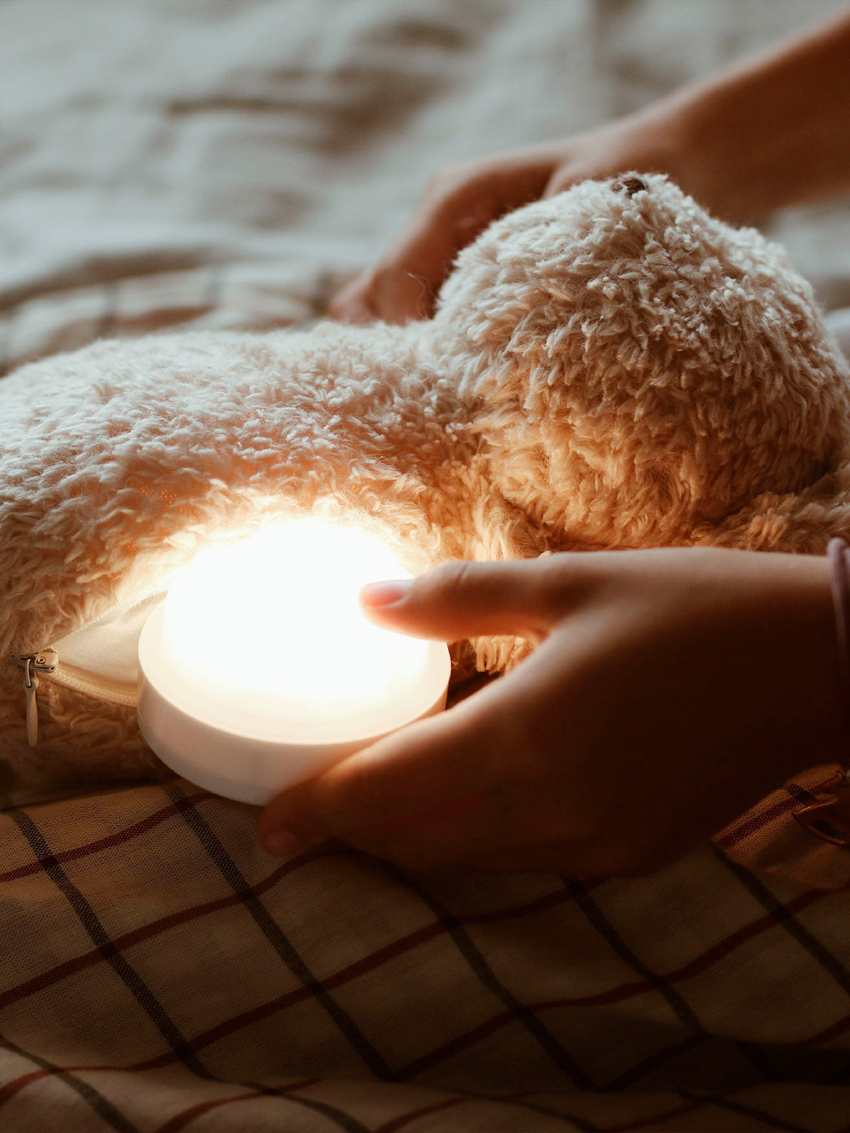 OSO DE PELUCHE LUZ Y SONIDO SAND NATURE Moonie KIDSME