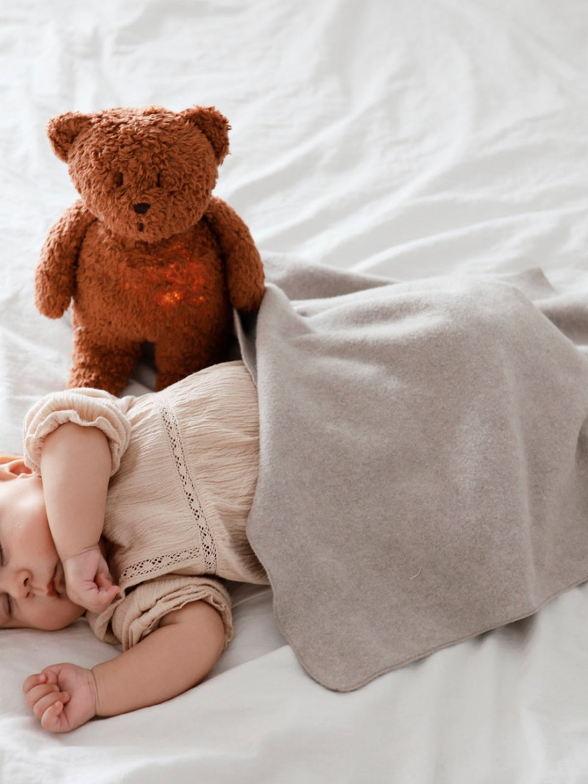 OSO DE PELUCHE LUZ Y SONIDO SAND NATURE Moonie KIDSME