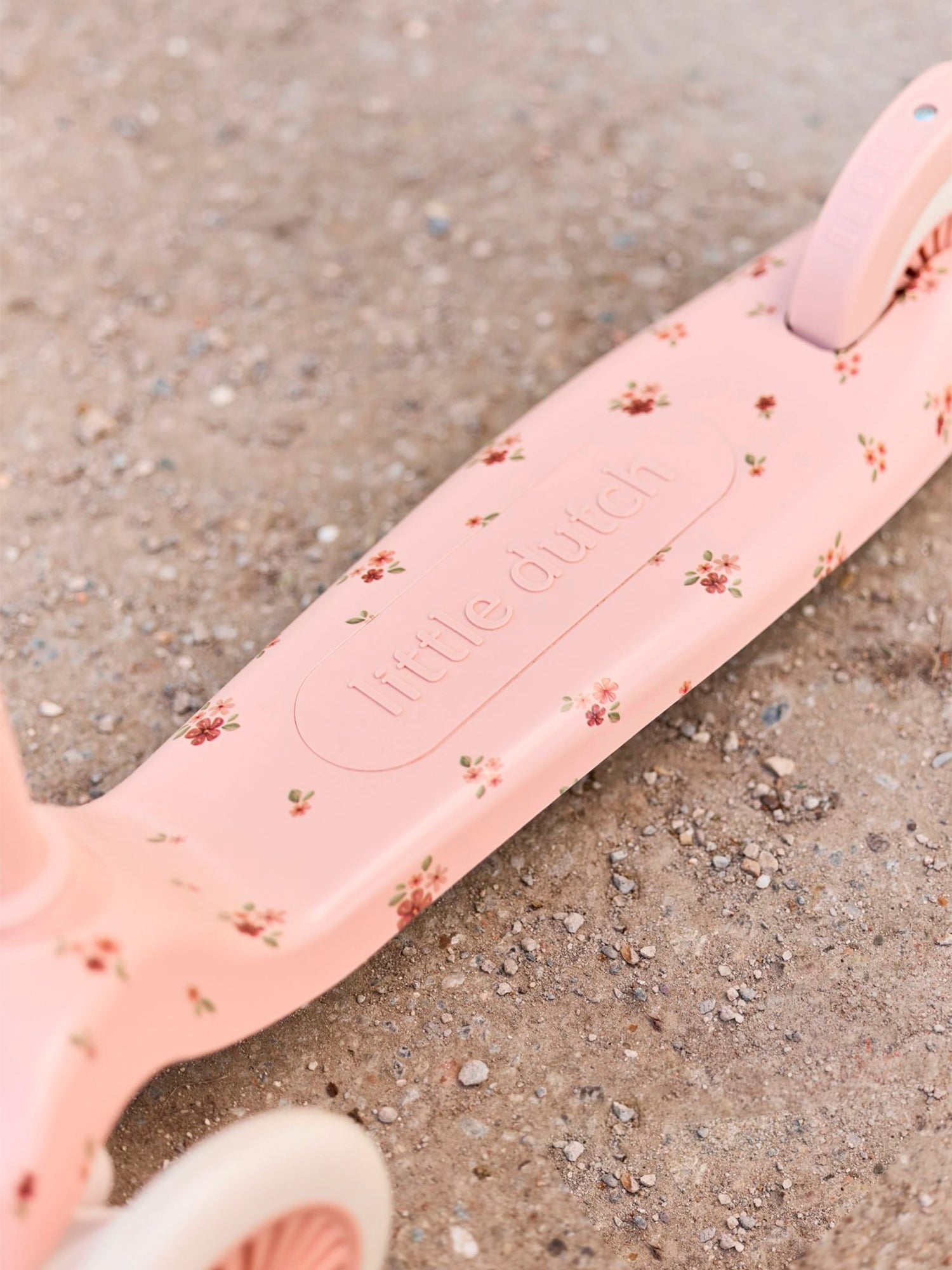 PATINETE ROSA Little dutch KIDSME
