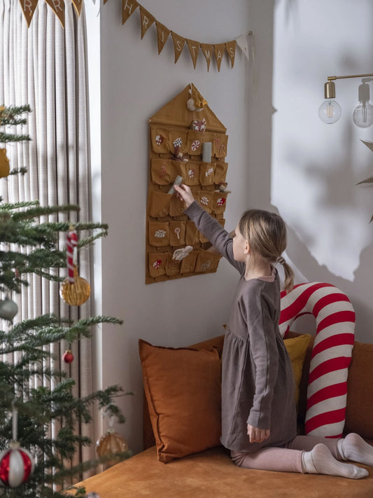 CALENDARIO ADVIENTO BORDADO OCRE Fabelab KIDSME