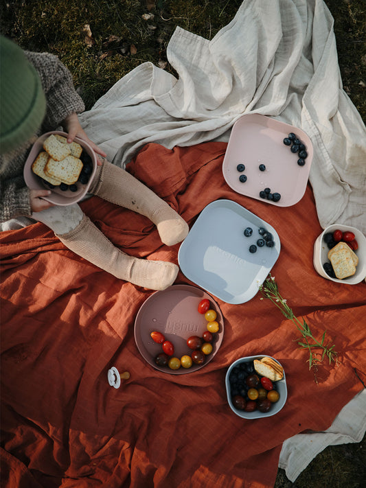 PLATOS VAJILLA REDONDOS WOODCHUCK Mushie KIDSME