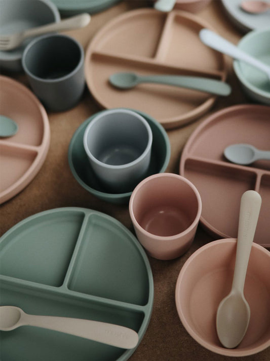 PLATO CON VENTOSA DRIED THYME Mushie KIDSME