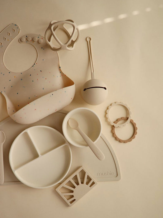 PORTACHUPETES SILICONA SHIFTING SAND Mushie KIDSME