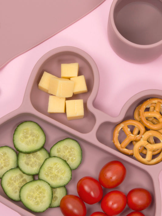 PLATO CON VENTOSA CONEJO ROSA EMPOLVADO we might be tiny KIDSME